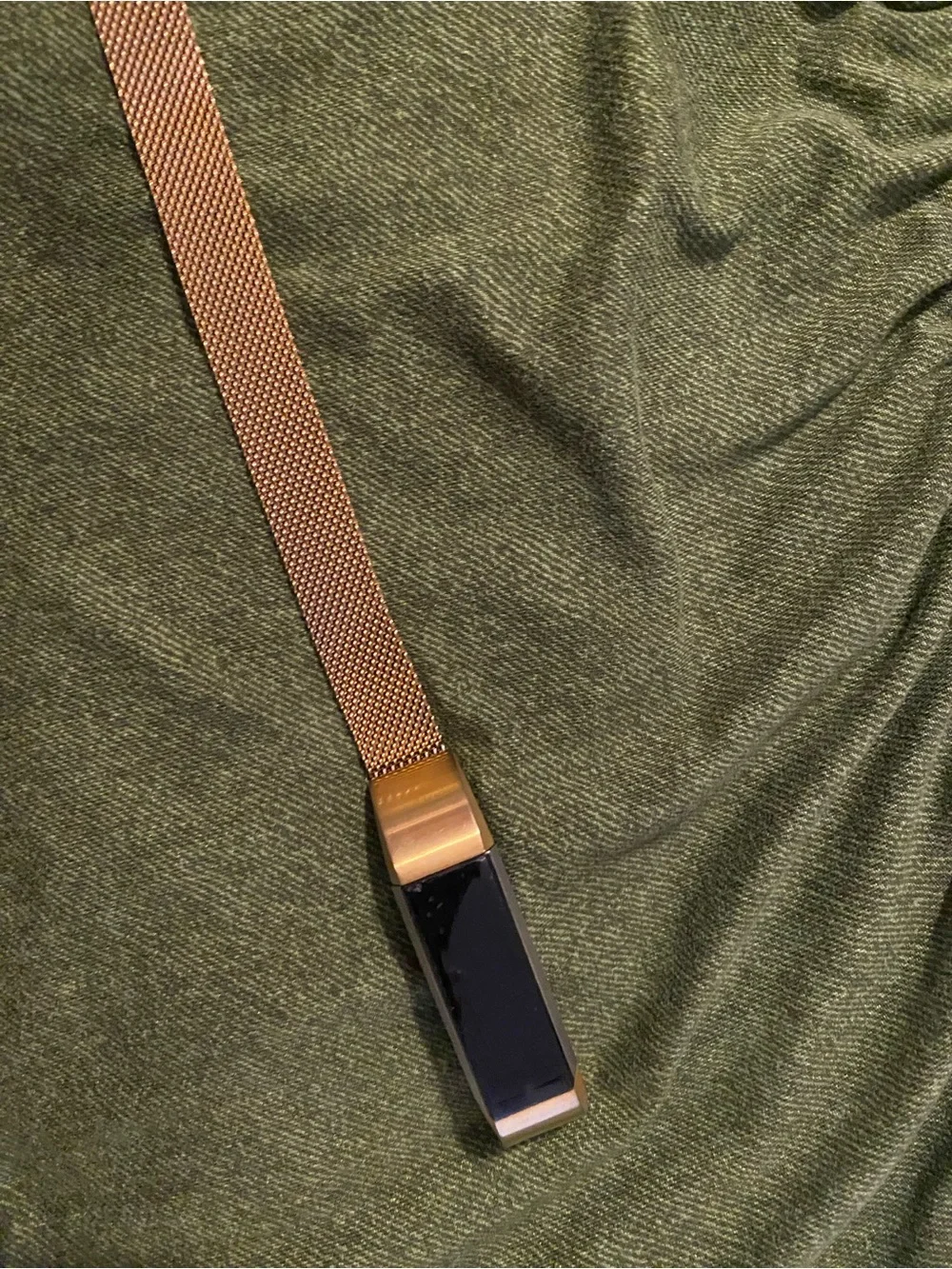 fitbit Rose Gold Metal Mesh Band Smart Tracker with Black Display